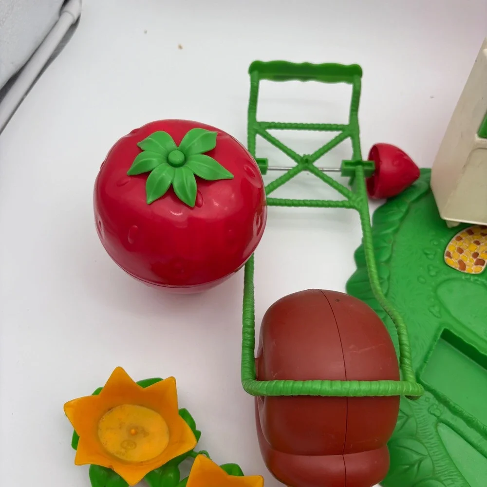 Vintage 1980s‎ Strawberry Shortcake Berry Bake Shoppe & Snail Cart Playset Lot